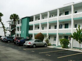 1818 Restful Dr, Unit M23 in Bradenton, FL - Building Photo