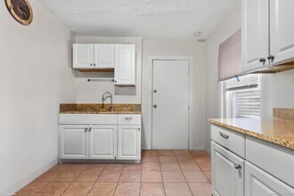 66 Roosevelt Ave-Unit -1st Fl in Stratford, CT - Building Photo - Building Photo