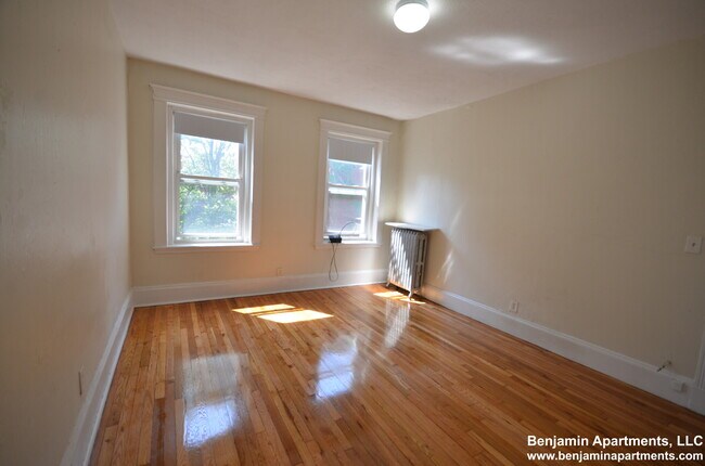 1310 Commonwealth Ave, Unit 17 in Boston, MA - Building Photo - Building Photo