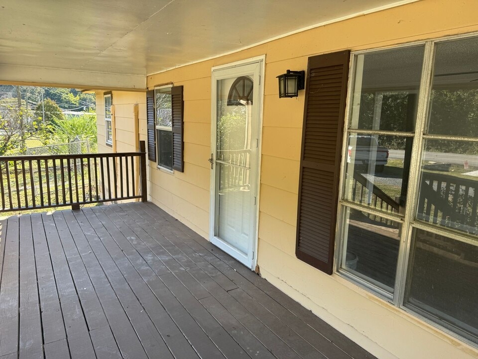 6817 Short Tail Springs Rd in Harrison, TN - Building Photo