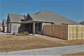 4526 W Croft Dr in Fayetteville, AR - Building Photo - Building Photo