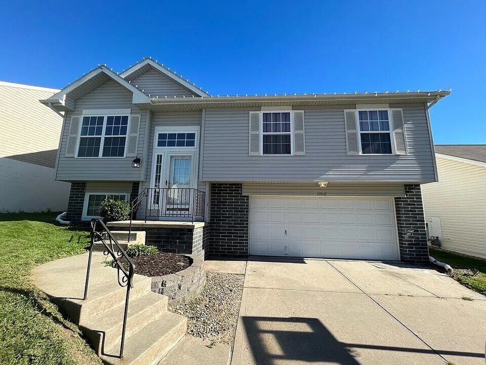 17837 Olive St in Omaha, NE - Building Photo