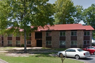 Seasons Apartments in Pine Bluff, AR - Foto de edificio - Building Photo