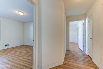 906 Heritage Way, Unit 906 in Wilton, NY - Foto de edificio - Building Photo