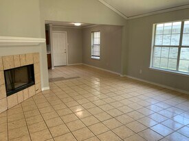 4427 Las Haciendas Dr in Dallas, TX - Building Photo