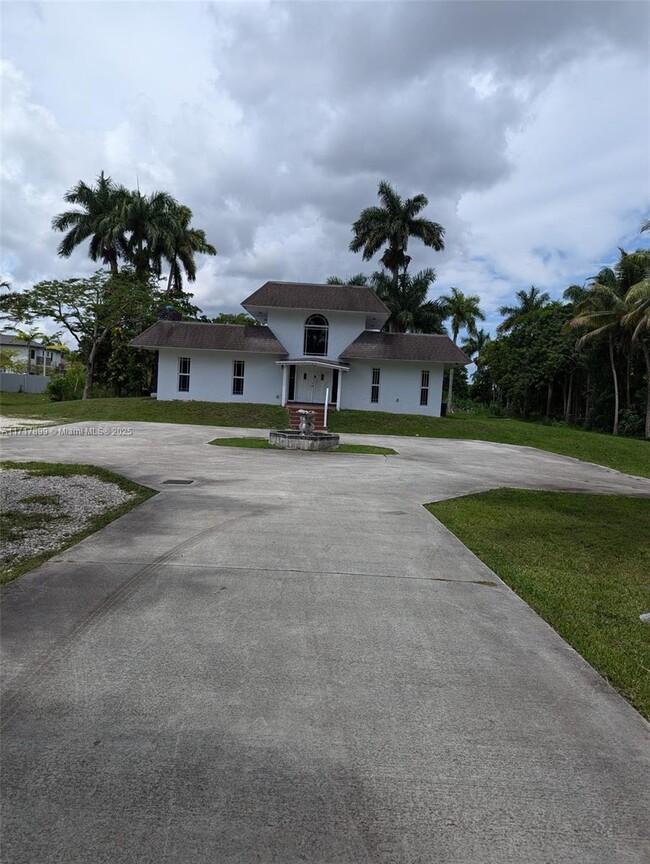 901 SW 121st Ave in Davie, FL - Building Photo - Building Photo