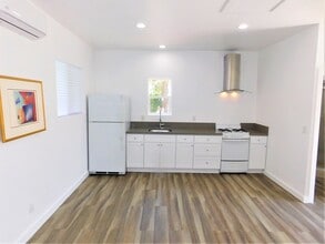 7353 Quartz Ave in Los Angeles, CA - Building Photo - Building Photo