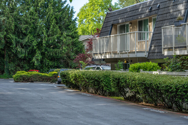 Village Condominiums in Kirkland, WA - Building Photo - Building Photo