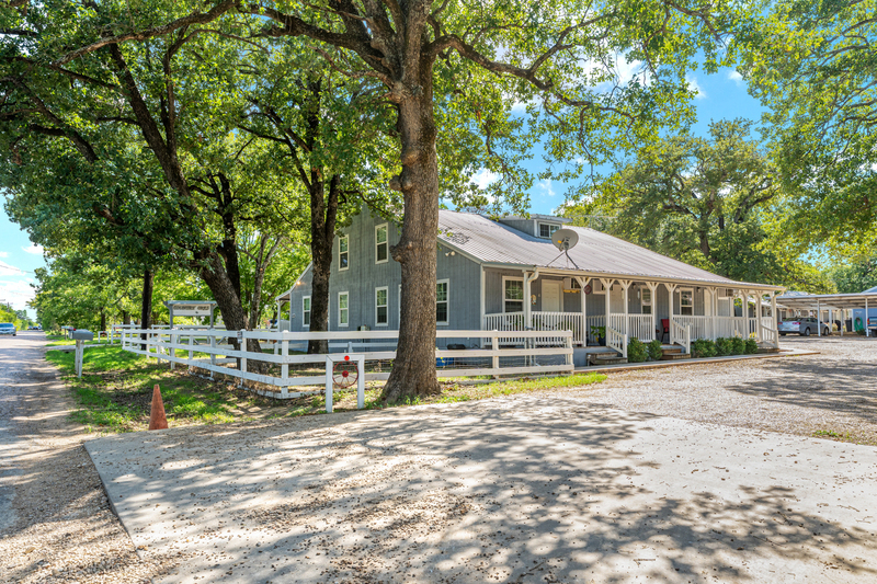 720 Pritchett Ln in Seven Points, TX - Building Photo