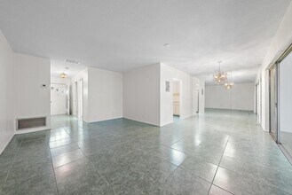 2638 Gately Dr E in West Palm Beach, FL - Building Photo - Building Photo