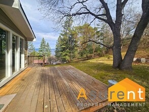 808 Beach St in Ashland, OR - Building Photo - Building Photo