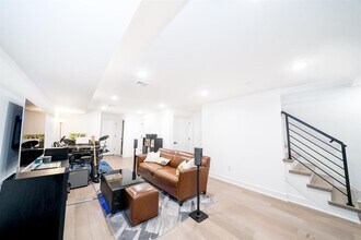 496 Undercliff Ave in Edgewater, NJ - Building Photo - Building Photo