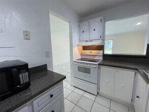 10361 N Kendall Dr in Miami, FL - Building Photo - Building Photo