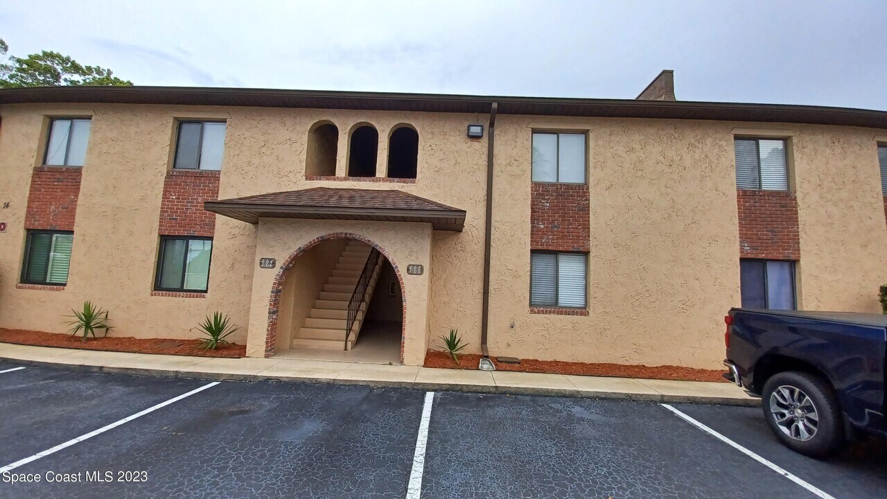 205 San Paulo Cir in Melbourne, FL - Building Photo