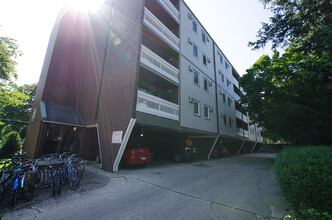 505 S Busey Ave in Urbana, IL - Foto de edificio - Building Photo