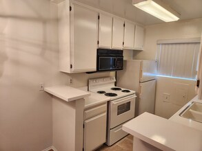 132 S Clark Dr in West Hollywood, CA - Building Photo - Building Photo