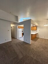 895 S Knox Dr in Pueblo West, CO - Foto de edificio - Building Photo