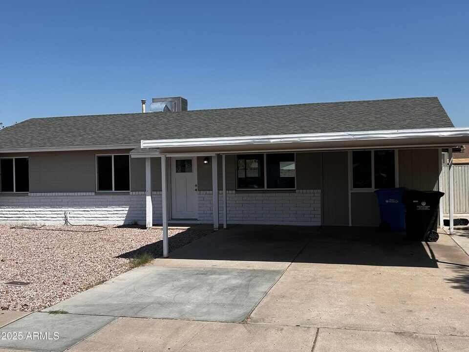 4736 E Burgess Ln in Phoenix, AZ - Building Photo