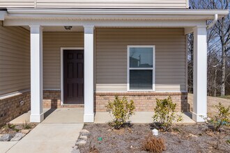 2225 Bee Hive Dr in Columbia, TN - Foto de edificio - Building Photo