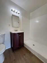 917 Centinela Ave in Inglewood, CA - Building Photo - Interior Photo