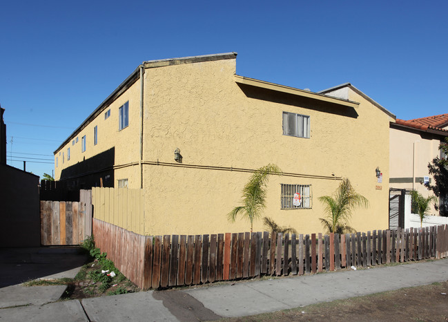 3862 Van Dyke Ave in San Diego, CA - Building Photo - Building Photo