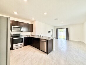 5699 Chorleywood Ln in Wesley Chapel, FL - Foto de edificio - Building Photo