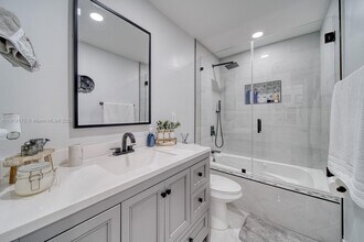 10520 SW 46th Terrace in Miami, FL - Building Photo - Building Photo