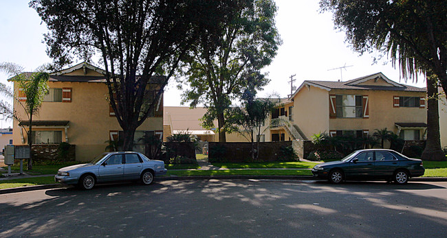 Porter Avenue Apartments in Fullerton, CA - Building Photo - Building Photo