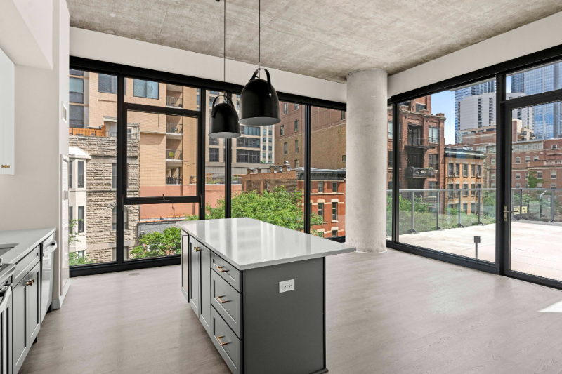 167 W Huron St in Chicago, IL - Building Photo