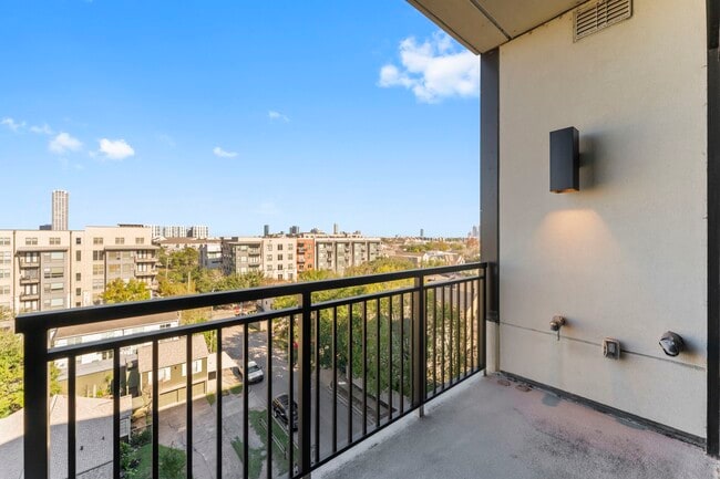 2323 W Main St in Houston, TX - Building Photo - Building Photo