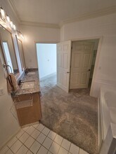 6125 NE 175th St in Kenmore, WA - Building Photo - Building Photo