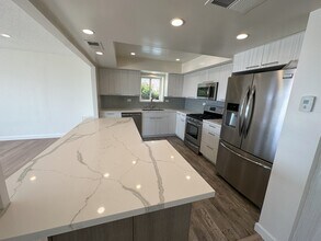 320 Paseo De La Playa in Redondo Beach, CA - Building Photo - Building Photo
