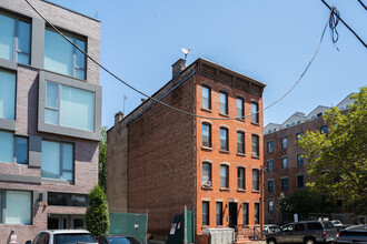 194 Wayne St in Jersey City, NJ - Building Photo - Building Photo