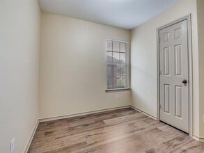 1439 N Bluegrove Rd in Lancaster, TX - Building Photo - Building Photo