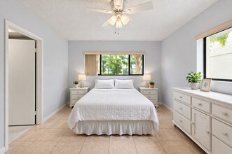 5310 Las Verdes Cir, Unit 106 in Delray Beach, FL - Building Photo - Building Photo