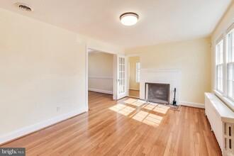 4623 Rosedale Ave in Bethesda, MD - Building Photo - Building Photo