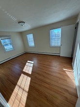13 West St in Bristol, RI - Building Photo - Building Photo