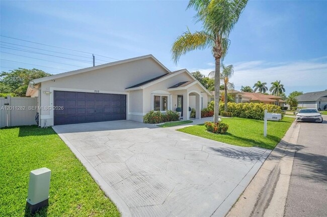 252 Malibu Cir in Greenacres, FL - Foto de edificio - Building Photo