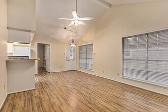508 Clarence St in Tomball, TX - Building Photo - Building Photo