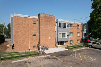 3701 Lake St in Minneapolis, MN - Foto de edificio - Building Photo