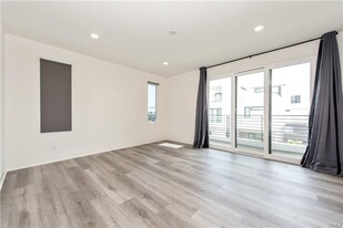16250 Stella Cir in Tustin, CA - Building Photo