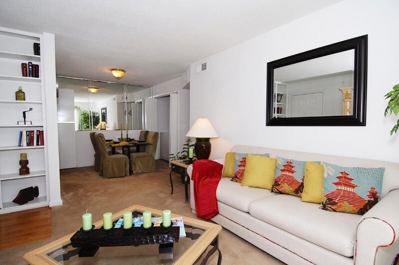 8990 Richmond Ave. in Houston, TX - Building Photo