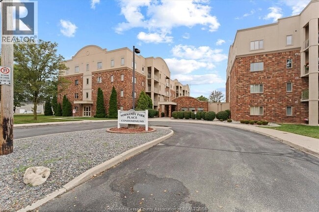 property at 5995 Ellis St