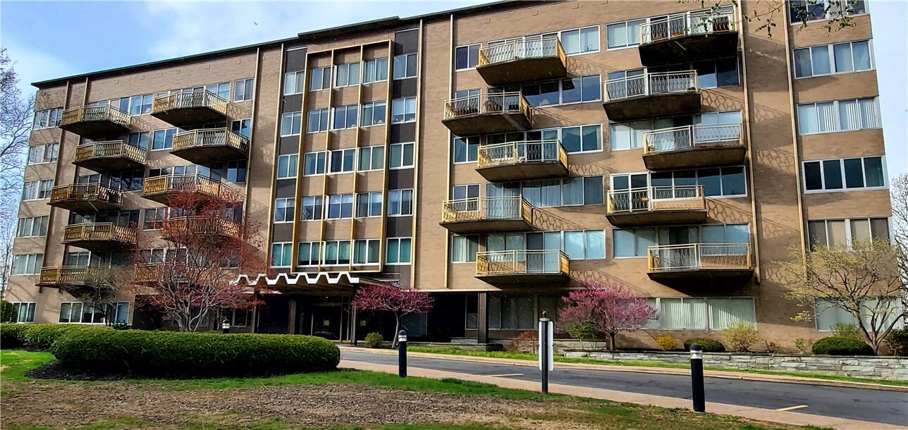 1400 East Ave in Rochester, NY - Foto de edificio