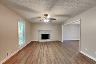 211 Powder Mill Dr in Dallas, GA - Building Photo - Building Photo