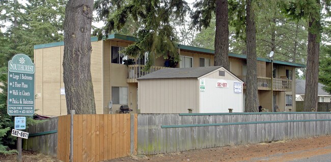 Southcrest Apartments in Lakewood, WA - Building Photo - Building Photo