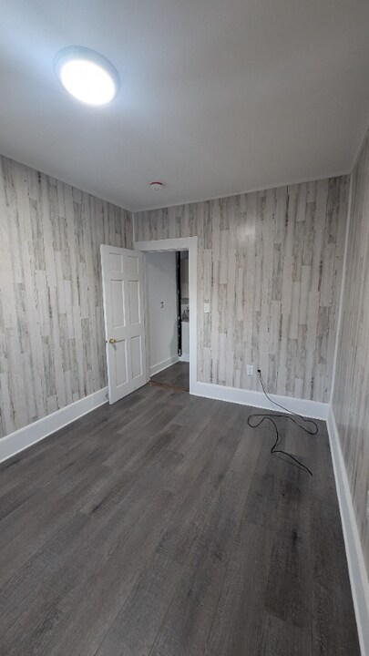 250 Madison Ave in Berlin, NH - Building Photo