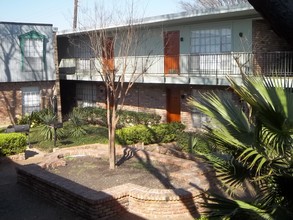 Wilshire Apartments in Houston, TX - Building Photo - Building Photo