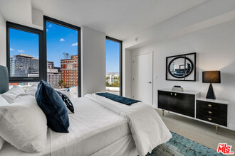 2801 Sunset Pl in Los Angeles, CA - Foto de edificio - Building Photo
