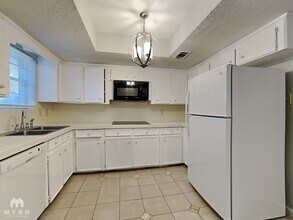 15110 Gladebrook Dr in Houston, TX - Foto de edificio - Building Photo